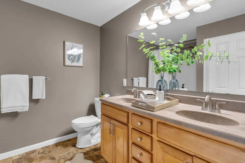 11300 Sand Castle Drive #D Woodbury, MN 55129