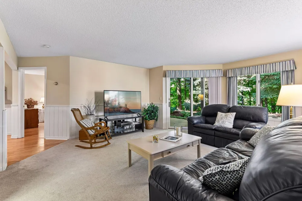 1774 Green Crest Drive Victoria, MN 55386