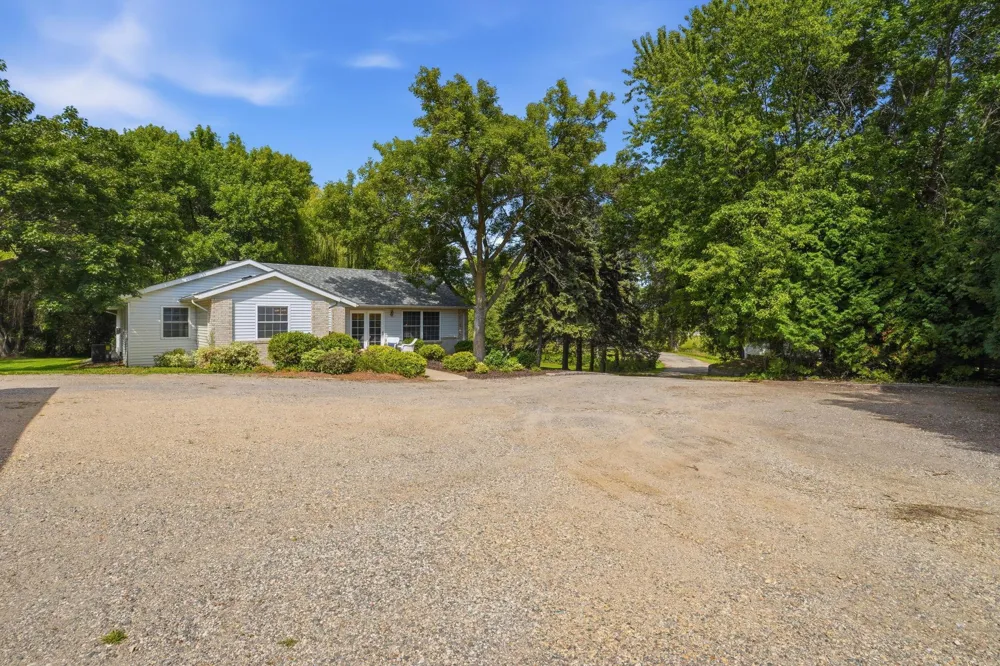 9372 71st Street NE Spicer, MN 56288