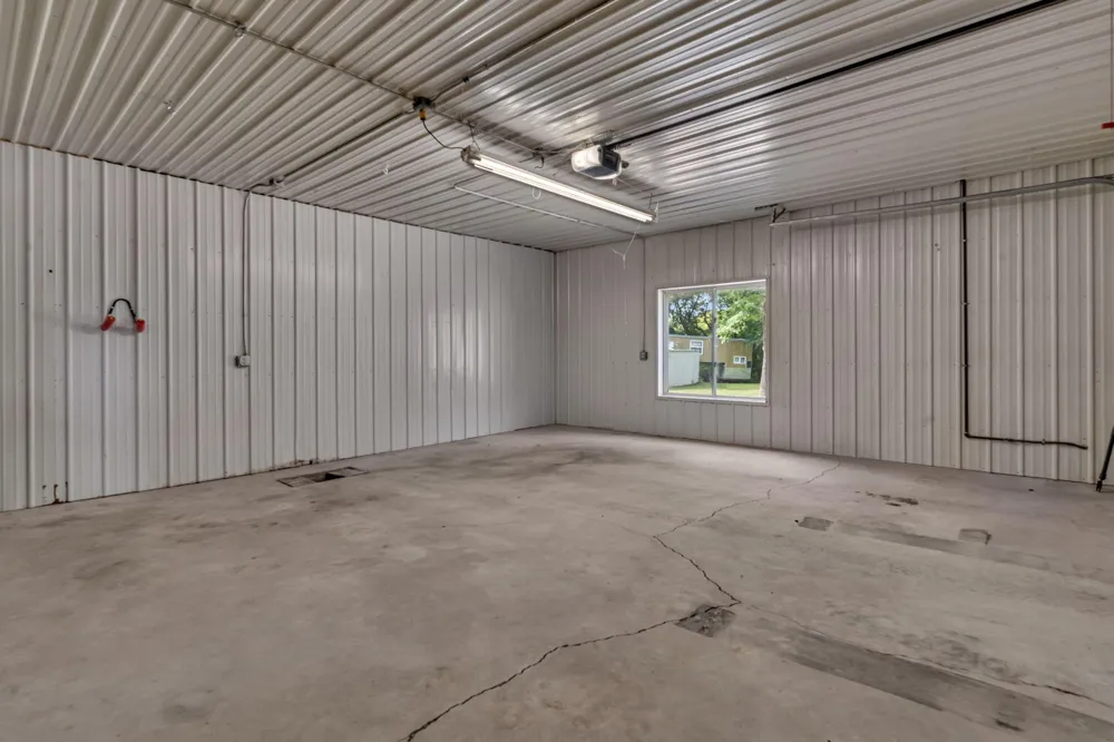9372 71st Street NE Spicer, MN 56288