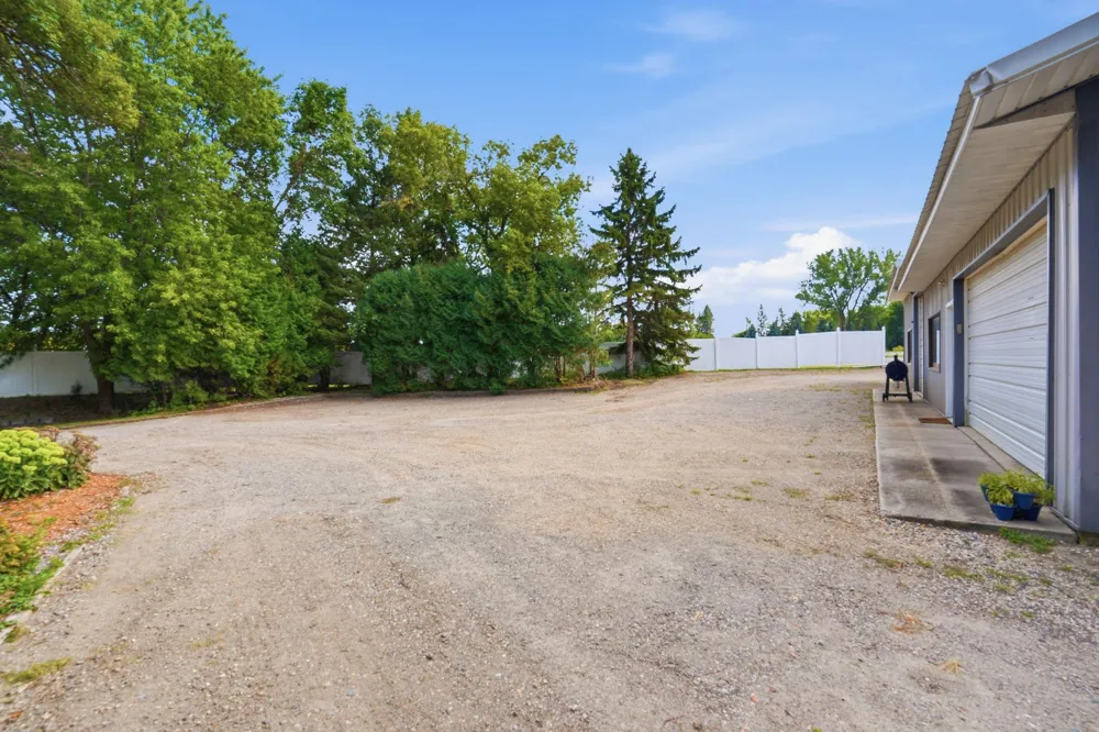 9372 71st Street NE Spicer, MN 56288