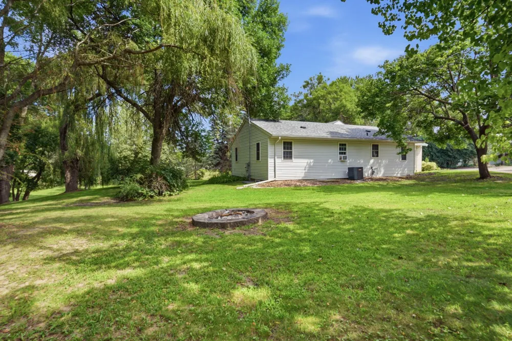 9372 71st Street NE Spicer, MN 56288