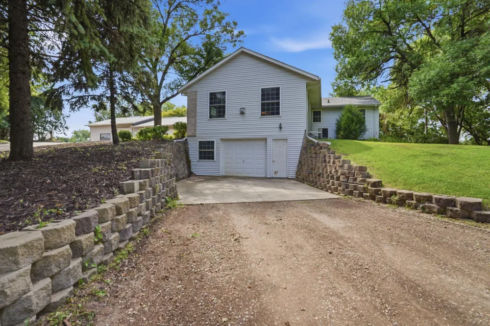 9372 71st Street NE Spicer, MN 56288