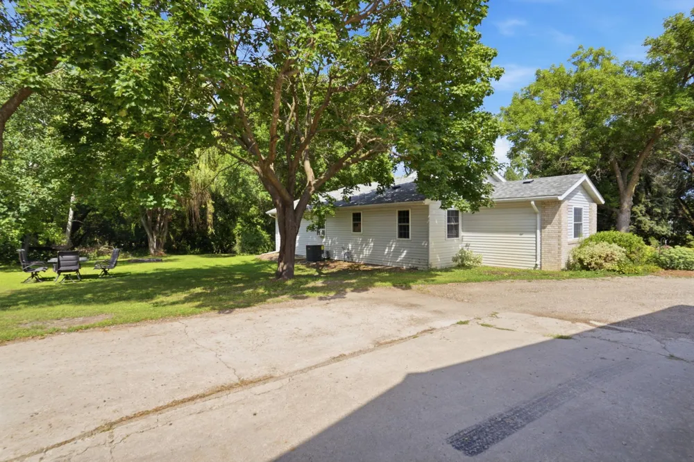 9372 71st Street NE Spicer, MN 56288