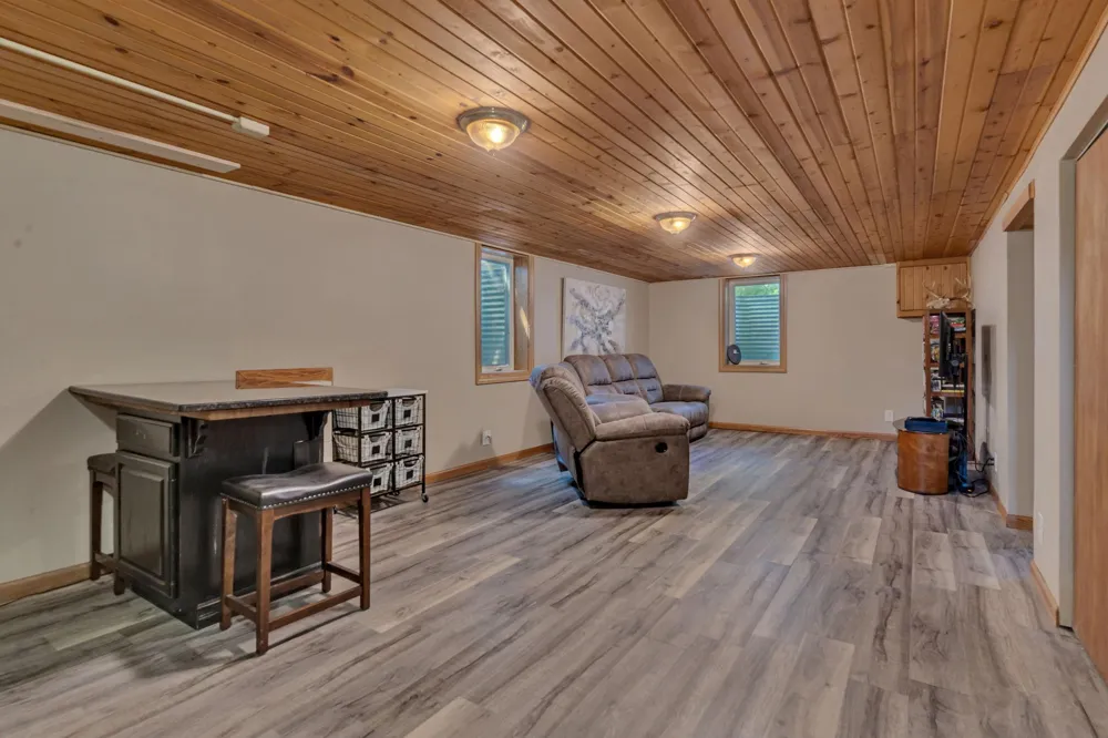 9372 71st Street NE Spicer, MN 56288