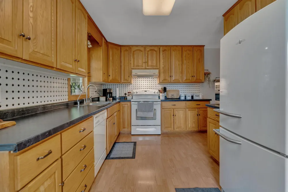9372 71st Street NE Spicer, MN 56288
