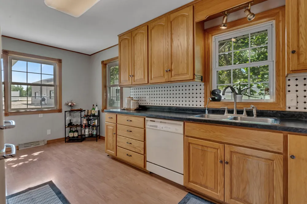 9372 71st Street NE Spicer, MN 56288