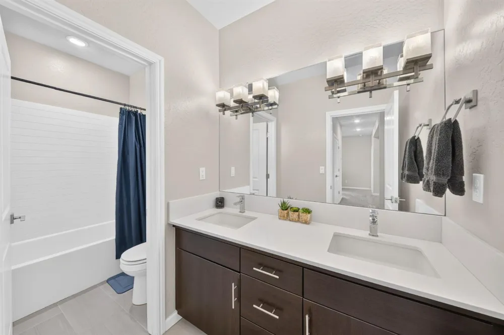 987 Groveland Avenue W Madera, CA 93636