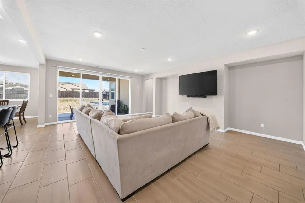 987 Groveland Avenue W Madera, CA 93636