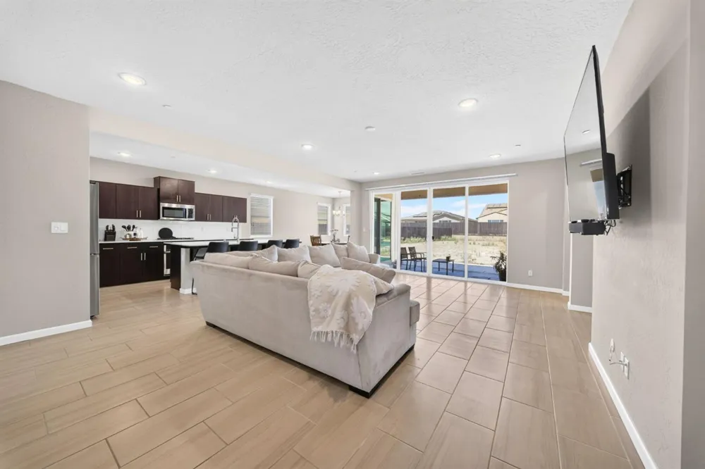 987 Groveland Avenue W Madera, CA 93636