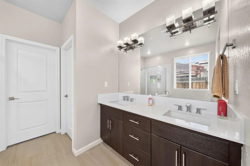 987 Groveland Avenue W Madera, CA 93636