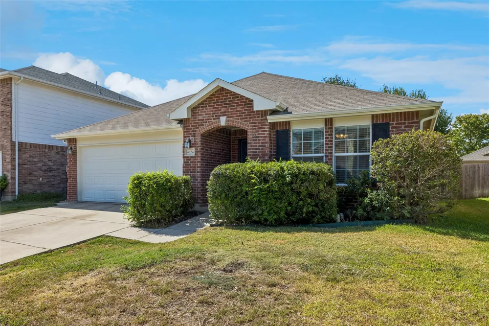 4524 Willow Rock Lane Fort Worth, TX 76244