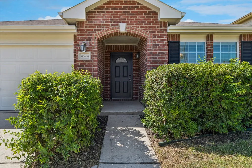 4524 Willow Rock Lane Fort Worth, TX 76244