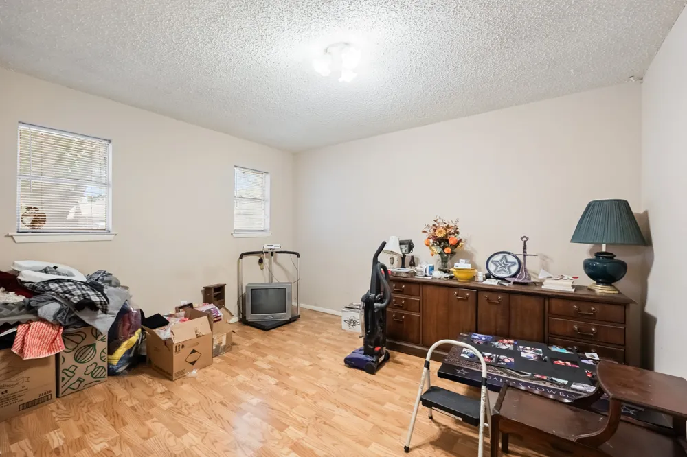 913 Redbud Street Crowley, TX 76036