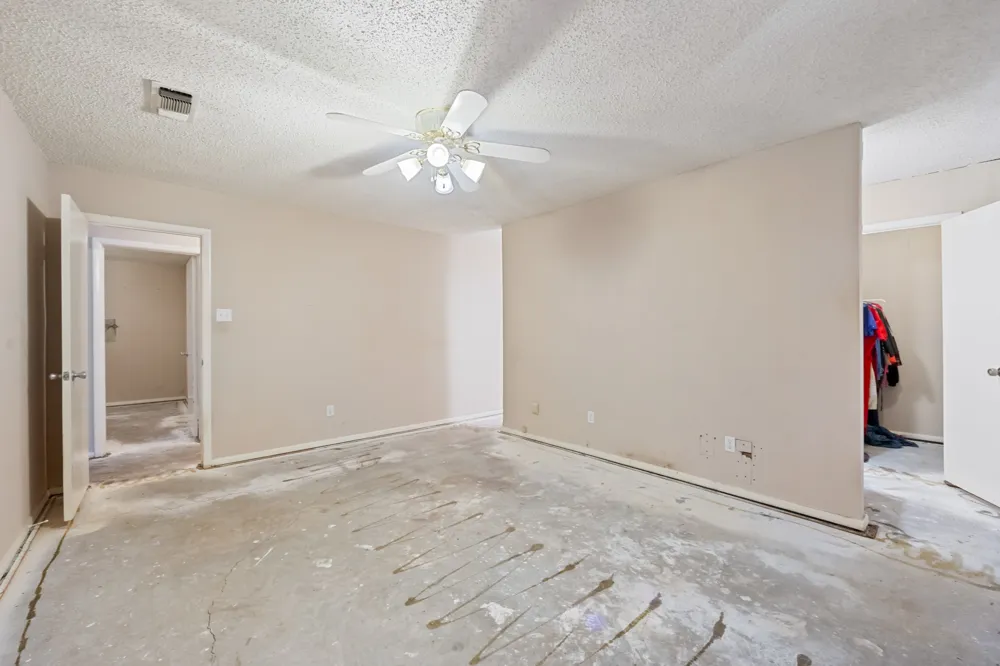 913 Redbud Street Crowley, TX 76036