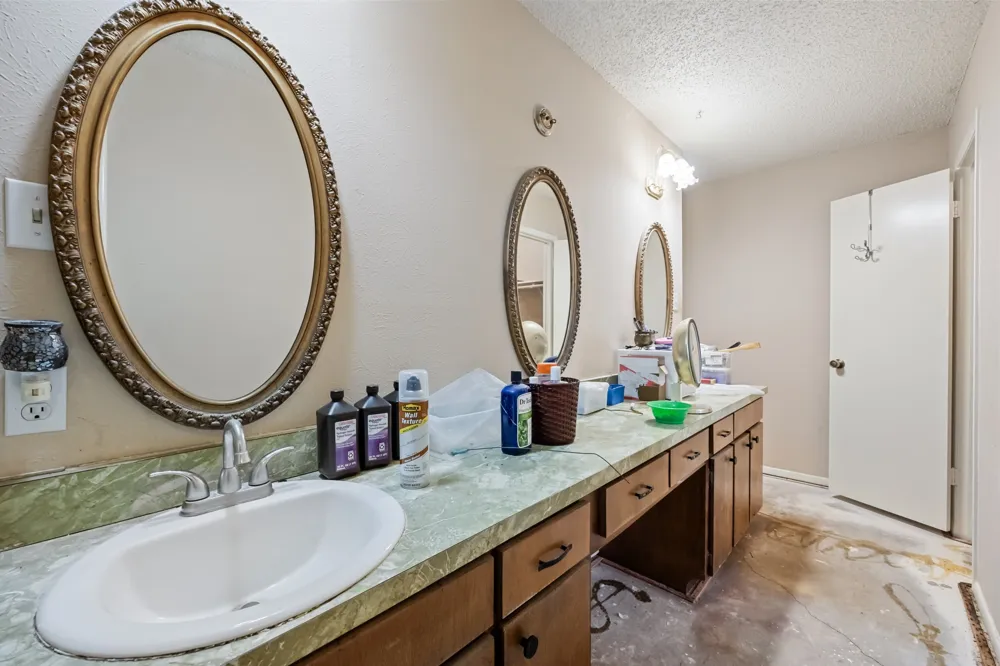 913 Redbud Street Crowley, TX 76036