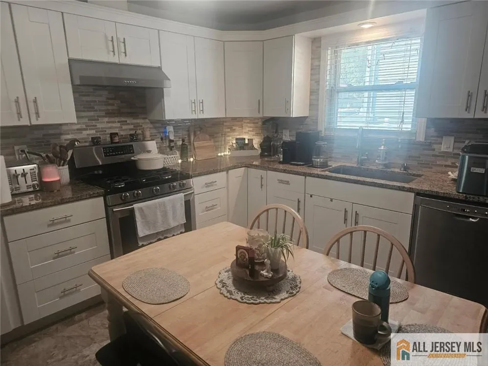 30 Caswell Avenue Fords, NJ 08863