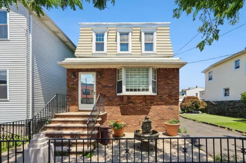 310 CENTRE AVE