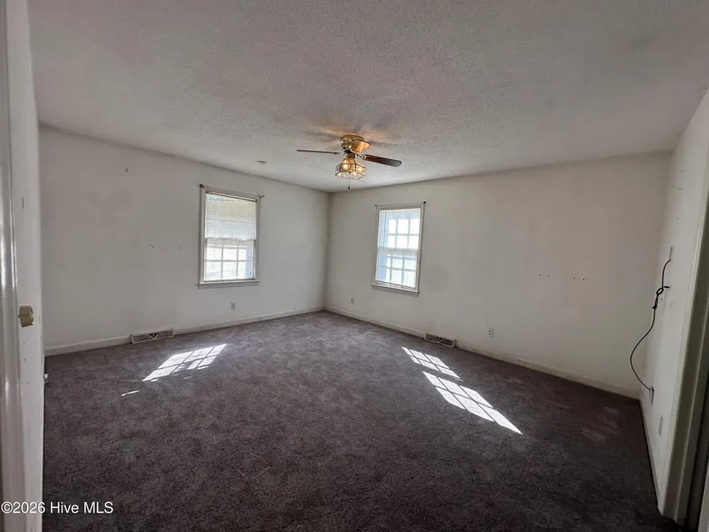 6429 River Road Washington, NC 27889