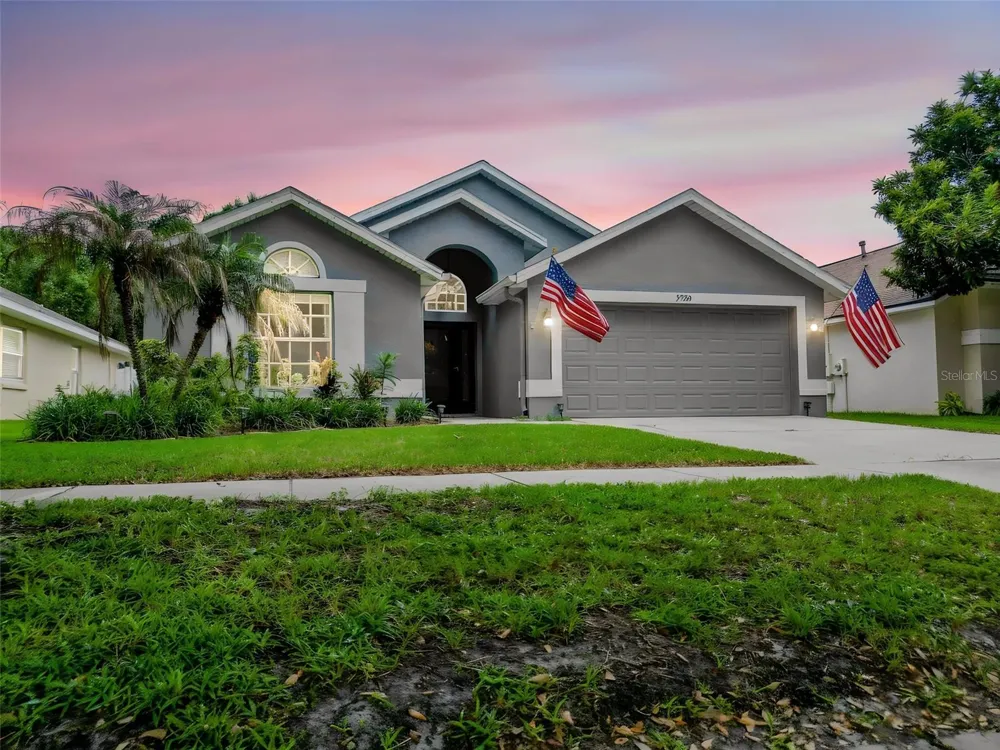 5720 HAWKLAKE RD Lithia, FL 33547