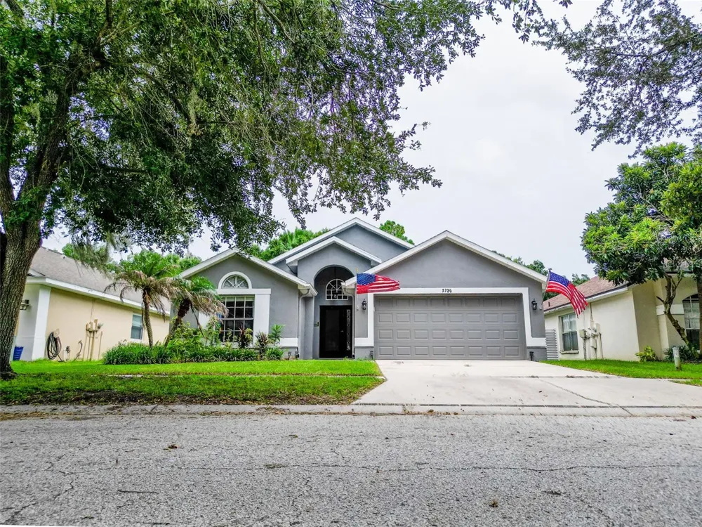 5720 HAWKLAKE RD Lithia, FL 33547