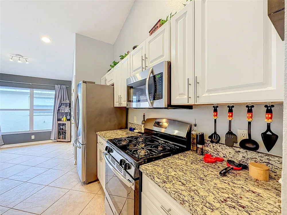 5720 HAWKLAKE RD Lithia, FL 33547