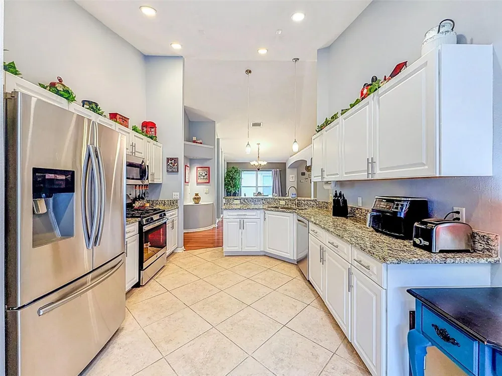 5720 HAWKLAKE RD Lithia, FL 33547