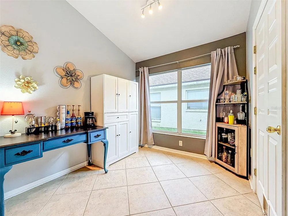 5720 HAWKLAKE RD Lithia, FL 33547