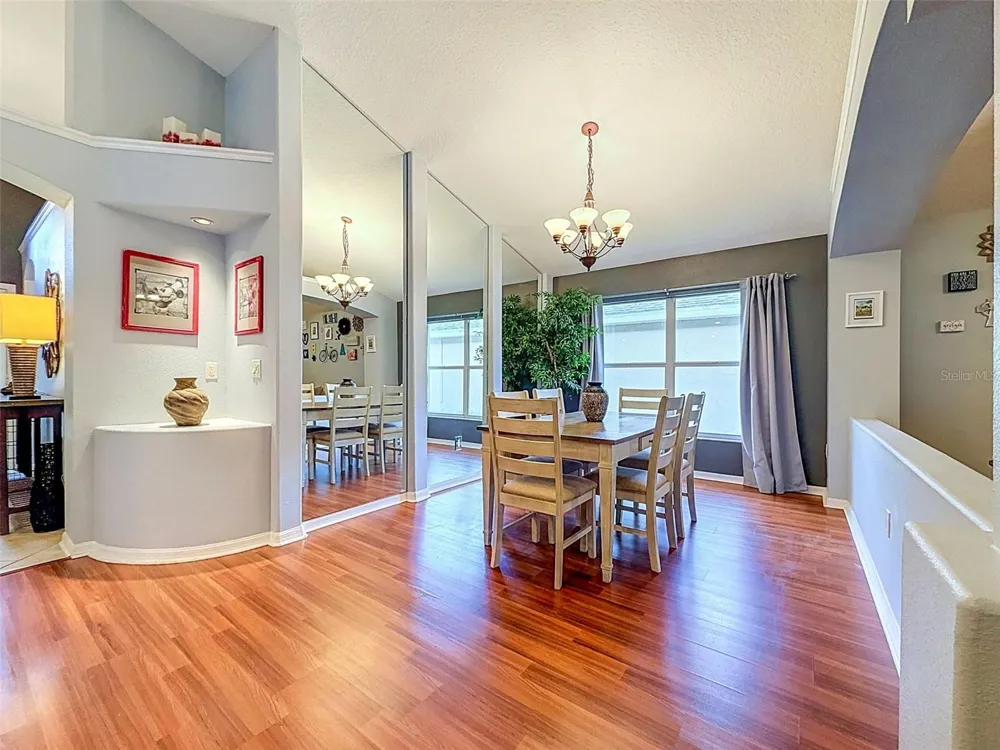 5720 HAWKLAKE RD Lithia, FL 33547