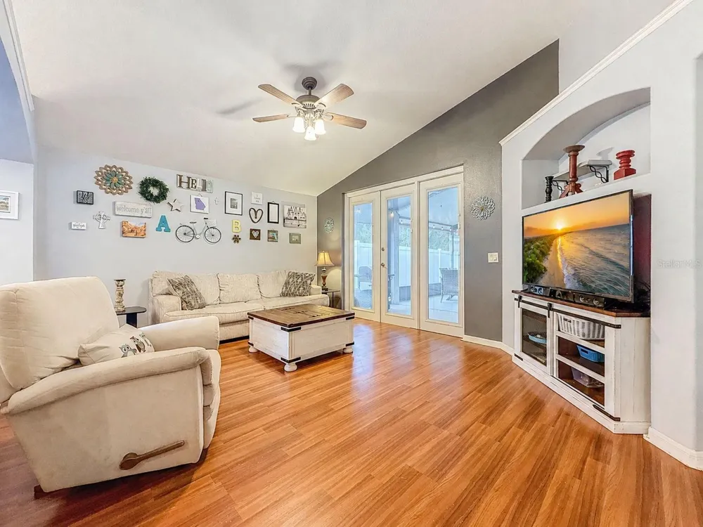 5720 HAWKLAKE RD Lithia, FL 33547