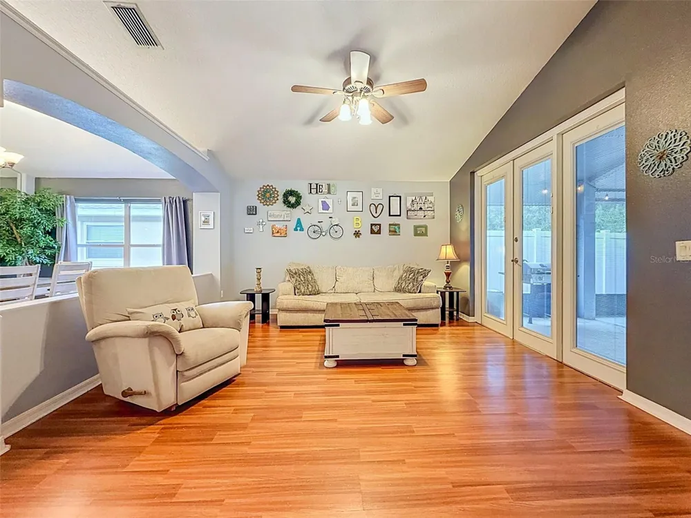 5720 HAWKLAKE RD Lithia, FL 33547