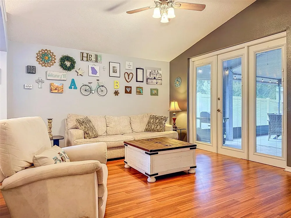 5720 HAWKLAKE RD Lithia, FL 33547