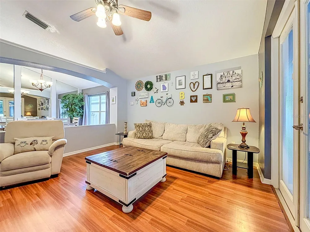 5720 HAWKLAKE RD Lithia, FL 33547