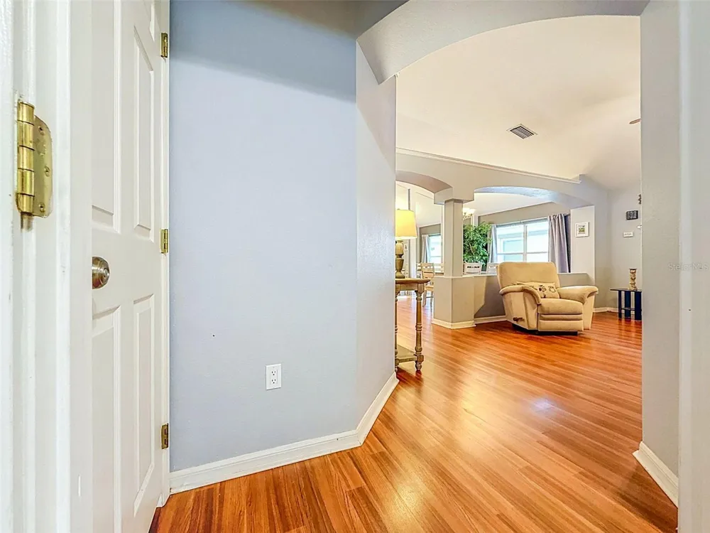 5720 HAWKLAKE RD Lithia, FL 33547