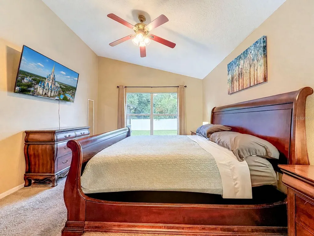 5720 HAWKLAKE RD Lithia, FL 33547