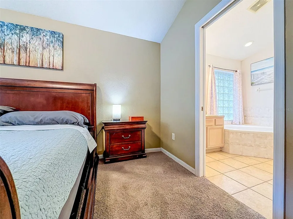 5720 HAWKLAKE RD Lithia, FL 33547