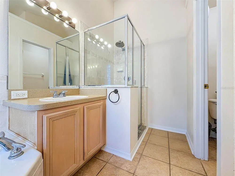 5720 HAWKLAKE RD Lithia, FL 33547