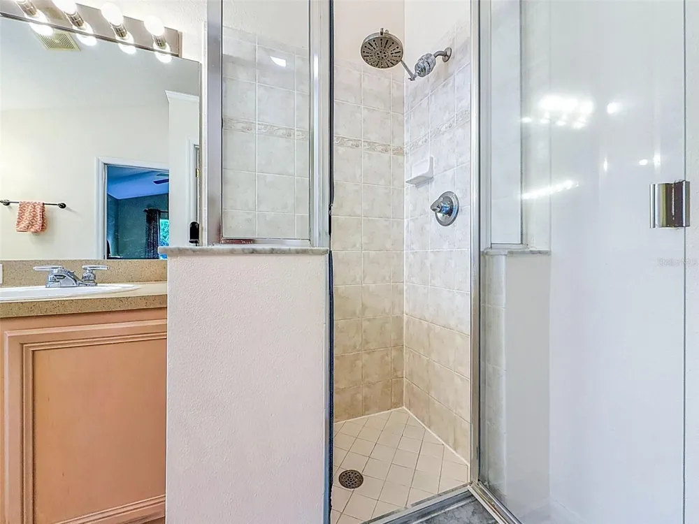 5720 HAWKLAKE RD Lithia, FL 33547