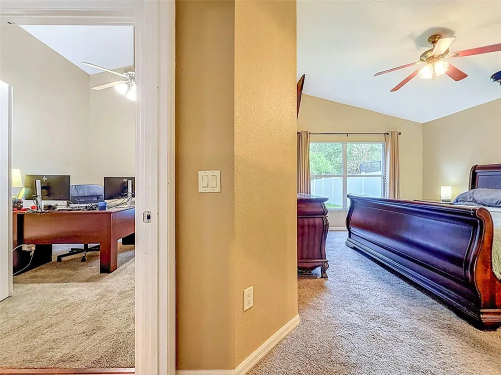 5720 HAWKLAKE RD Lithia, FL 33547