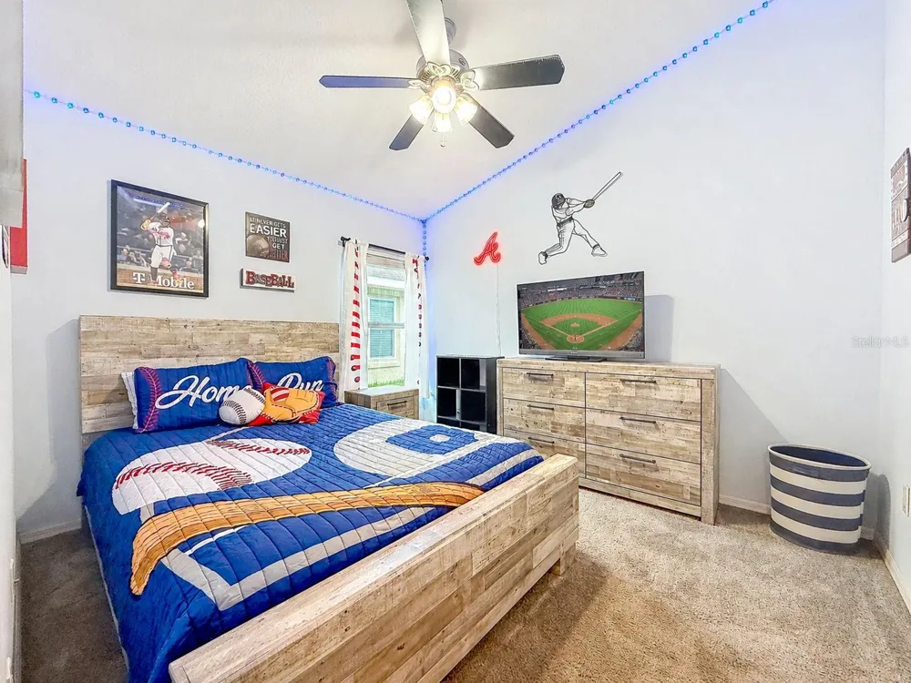 5720 HAWKLAKE RD Lithia, FL 33547