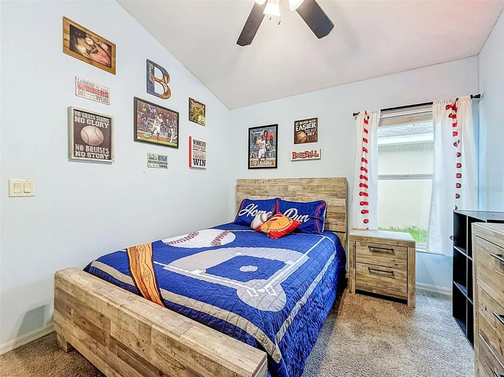 5720 HAWKLAKE RD Lithia, FL 33547