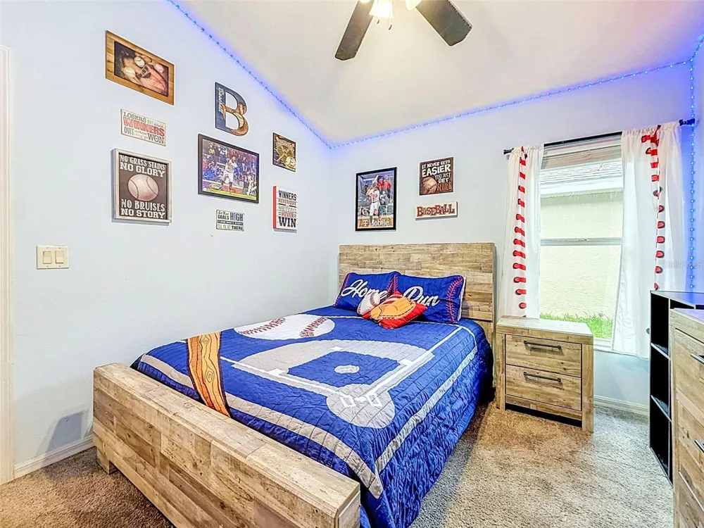5720 HAWKLAKE RD Lithia, FL 33547