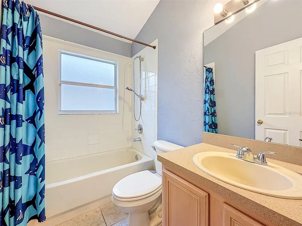 5720 HAWKLAKE RD Lithia, FL 33547