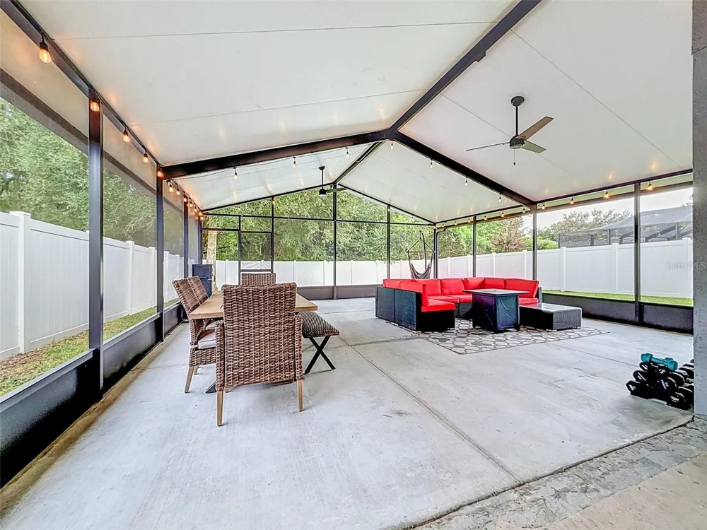 5720 HAWKLAKE RD Lithia, FL 33547