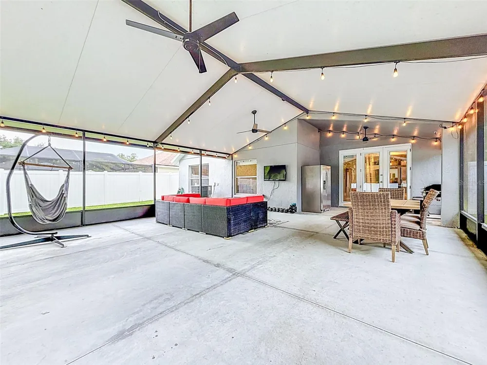 5720 HAWKLAKE RD Lithia, FL 33547