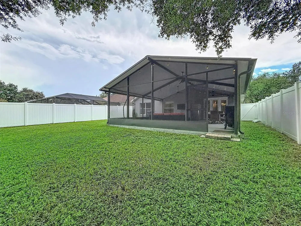 5720 HAWKLAKE RD Lithia, FL 33547