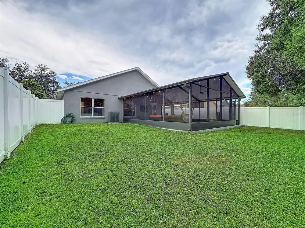 5720 HAWKLAKE RD Lithia, FL 33547
