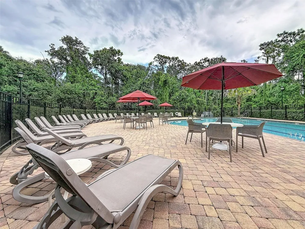 5720 HAWKLAKE RD Lithia, FL 33547