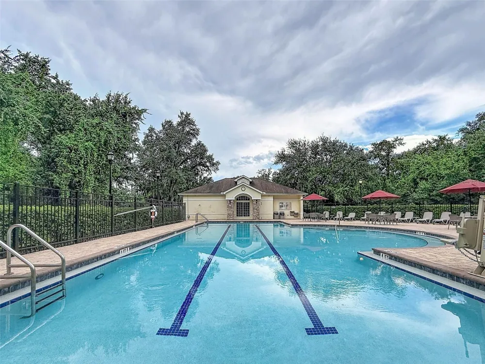 5720 HAWKLAKE RD Lithia, FL 33547