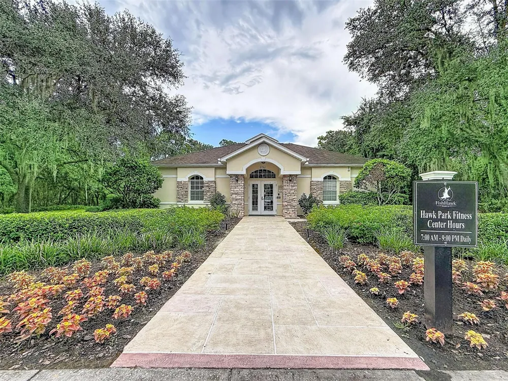 5720 HAWKLAKE RD Lithia, FL 33547